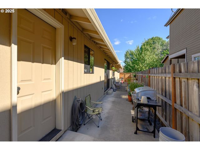 708 Sw TAFT St, Mc Minnville, OR 97128