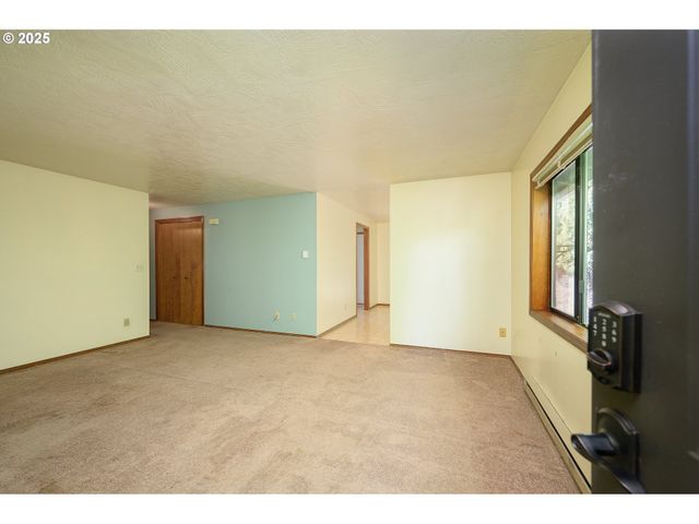 708 Sw TAFT St, Mc Minnville, OR 97128