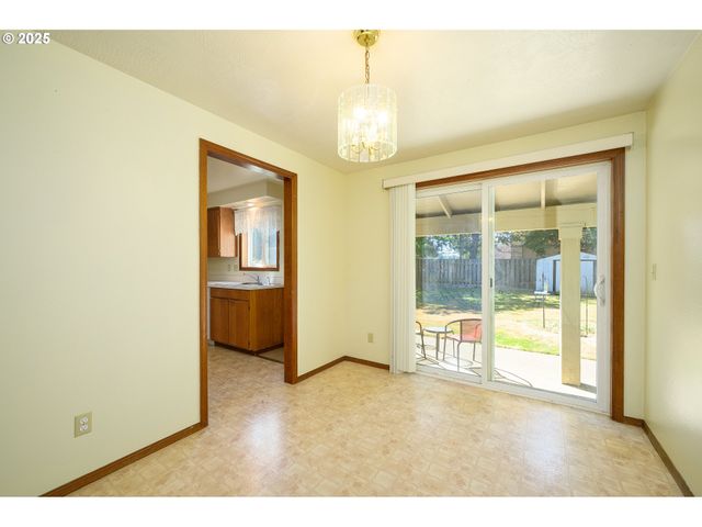 708 Sw TAFT St, Mc Minnville, OR 97128