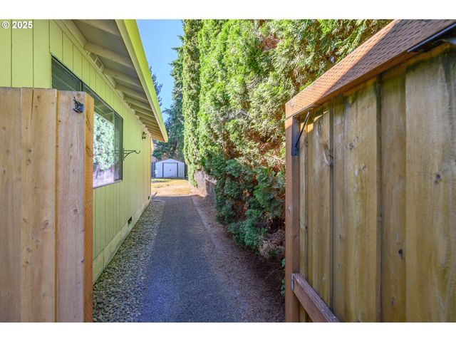 708 Sw TAFT St, Mc Minnville, OR 97128