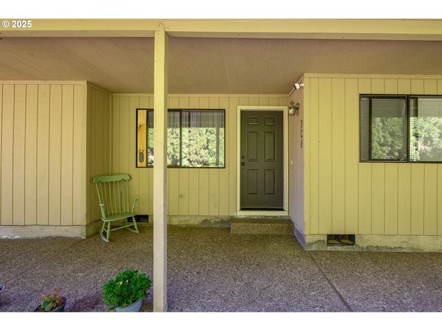 708 Sw TAFT St, Mc Minnville, OR 97128