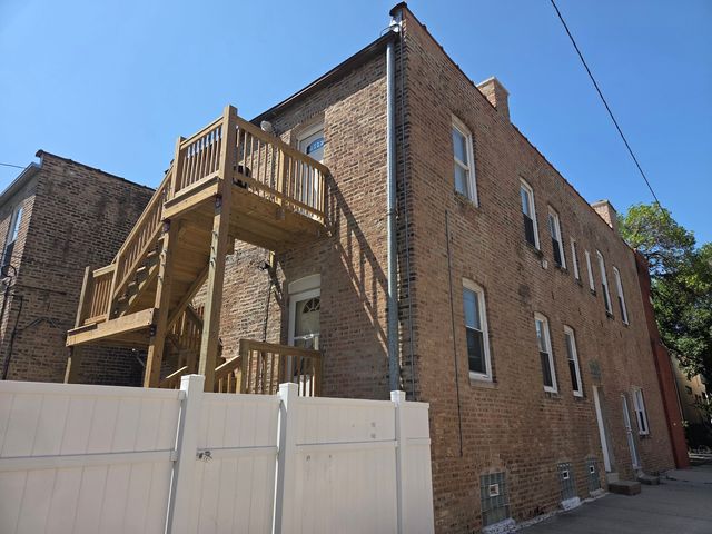 2333 W Ohio Street, Chicago, IL 60612