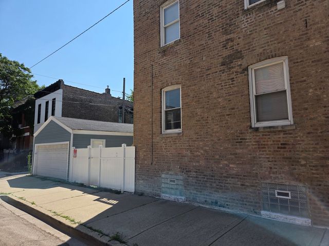 2333 W Ohio Street, Chicago, IL 60612