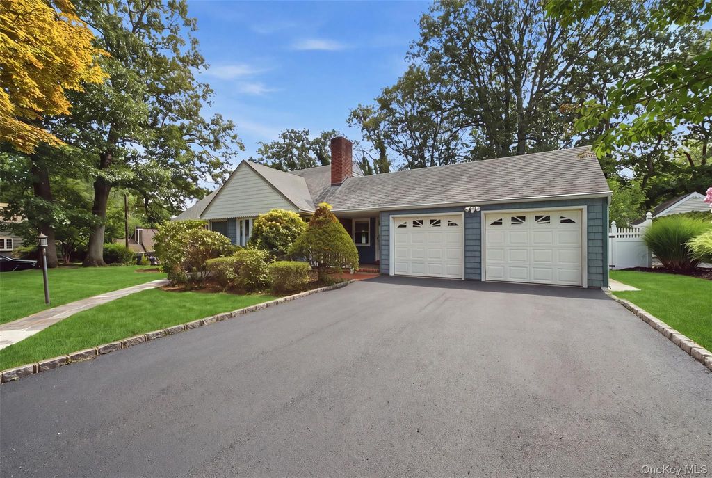 155 Hoover Place, Centerport, NY 11721 — photo 2