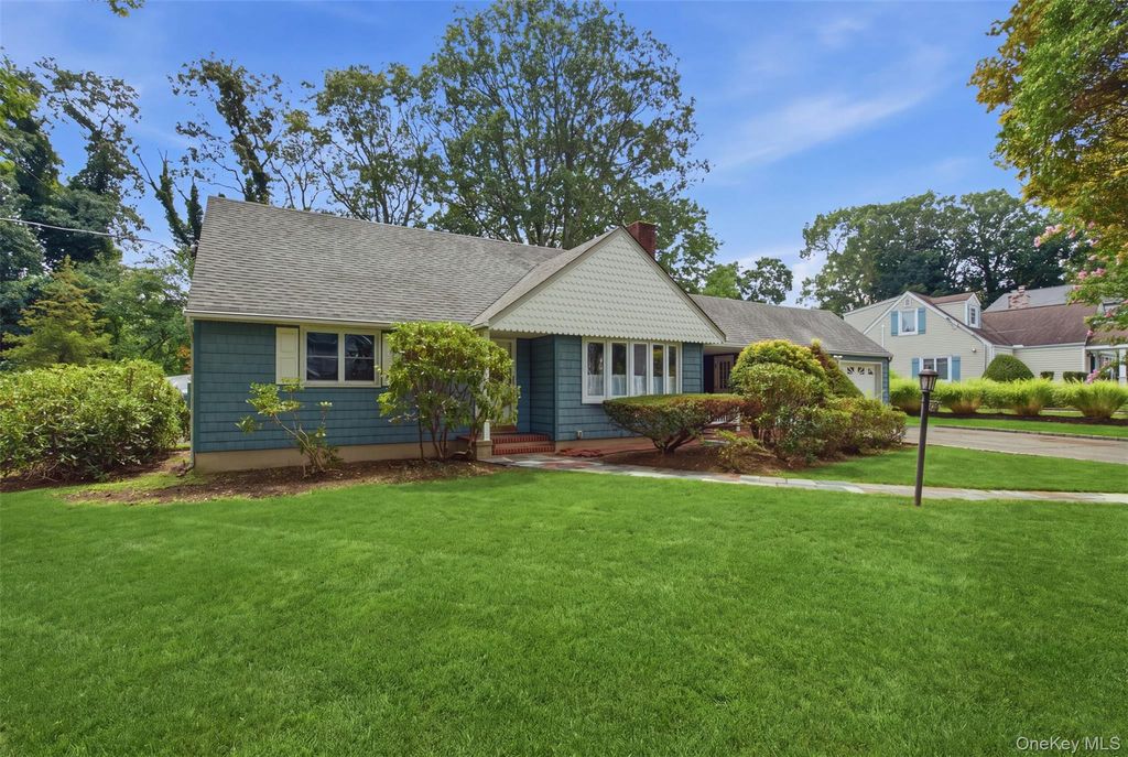 155 Hoover Place, Centerport, NY 11721 — photo 3