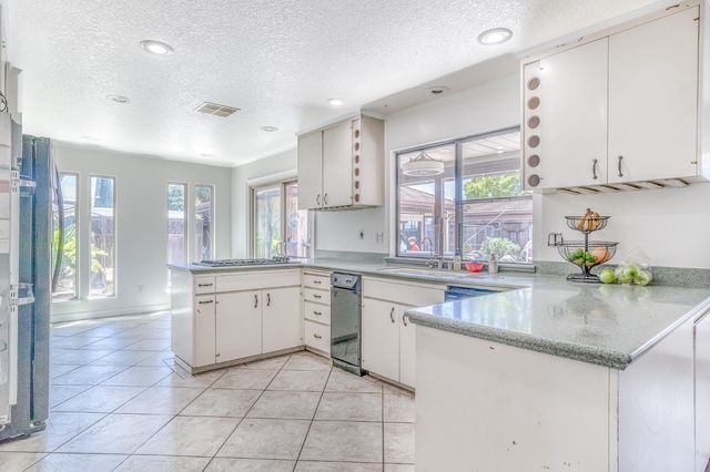 1602 Venetian Dr, Stockton, CA 95207
