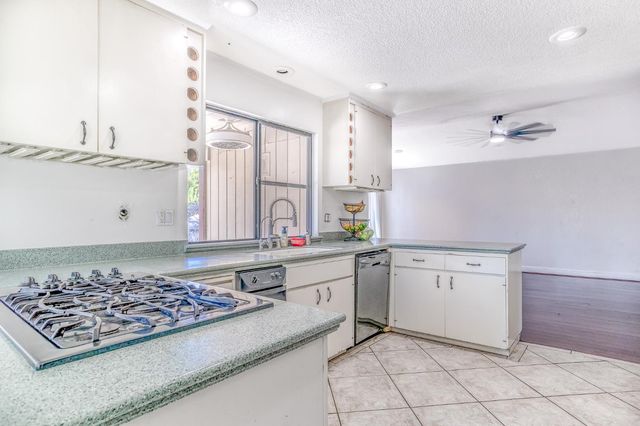 1602 Venetian Dr, Stockton, CA 95207