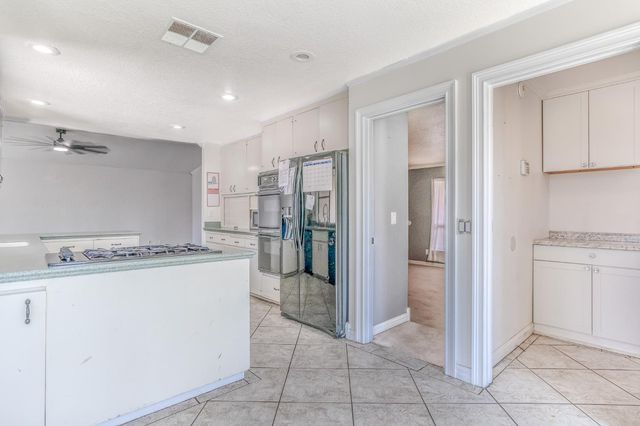 1602 Venetian Dr, Stockton, CA 95207