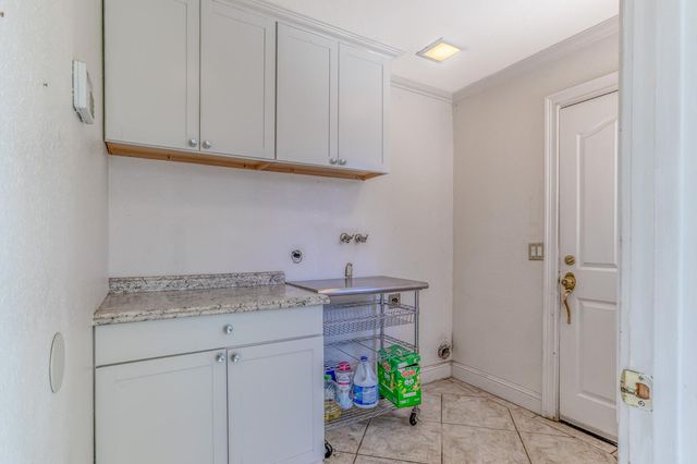 1602 Venetian Dr, Stockton, CA 95207