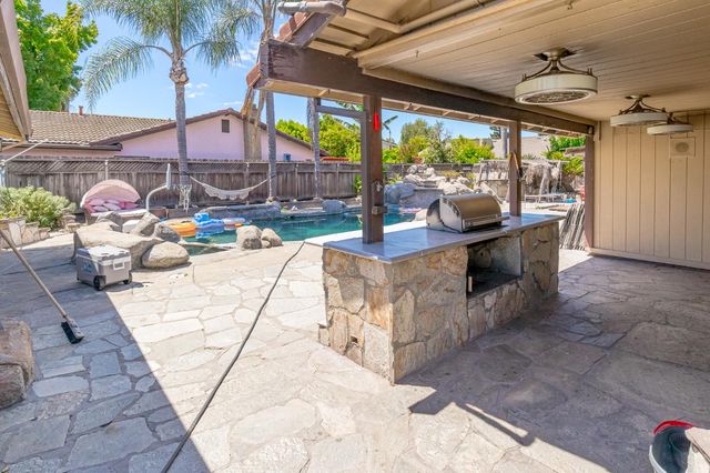 1602 Venetian Dr, Stockton, CA 95207