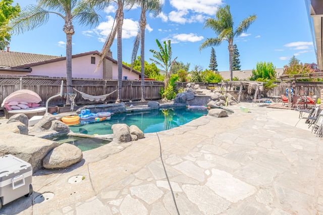 1602 Venetian Dr, Stockton, CA 95207