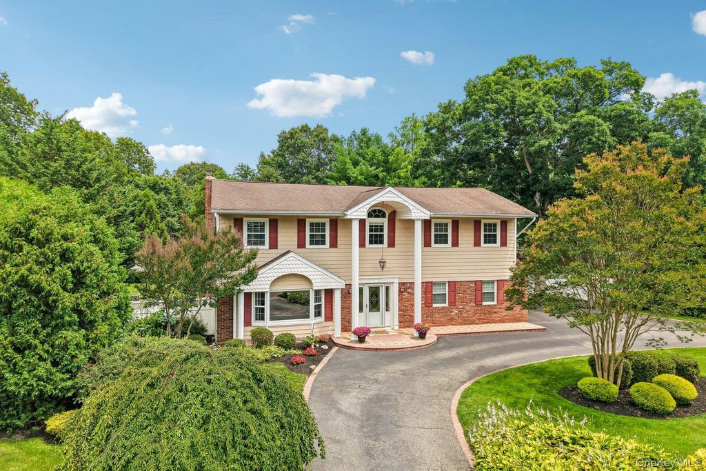 14 Thrush Court, East Northport, NY 11731