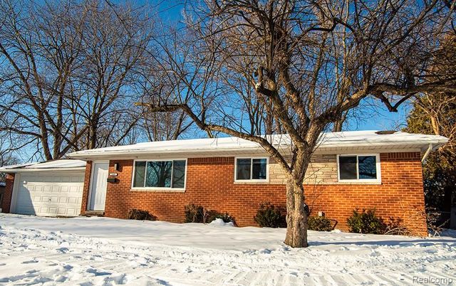 20401 Luna Street, Clinton Charter Township, MI 48035