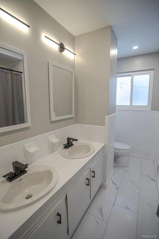 20401 Luna Street, Clinton Charter Township, MI 48035