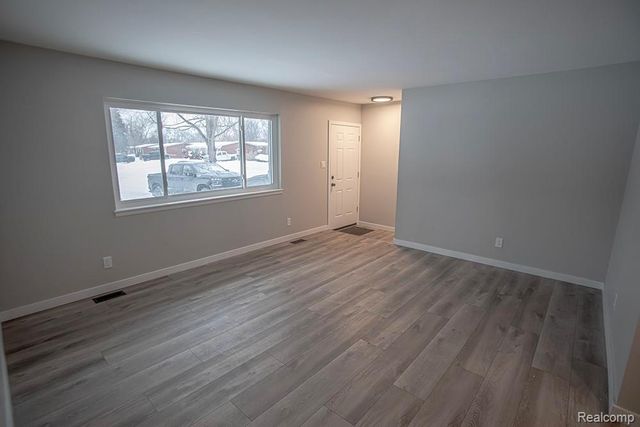 20401 Luna Street, Clinton Charter Township, MI 48035