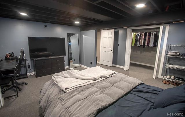 20401 Luna Street, Clinton Charter Township, MI 48035