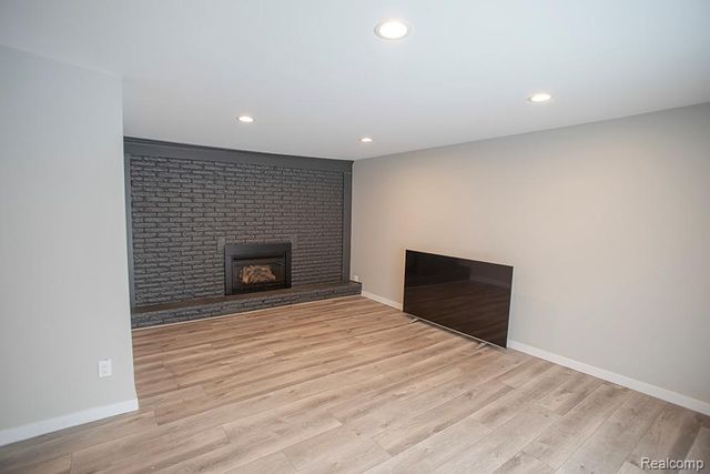 20401 Luna Street, Clinton Charter Township, MI 48035