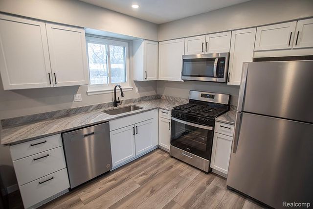 20401 Luna Street, Clinton Charter Township, MI 48035