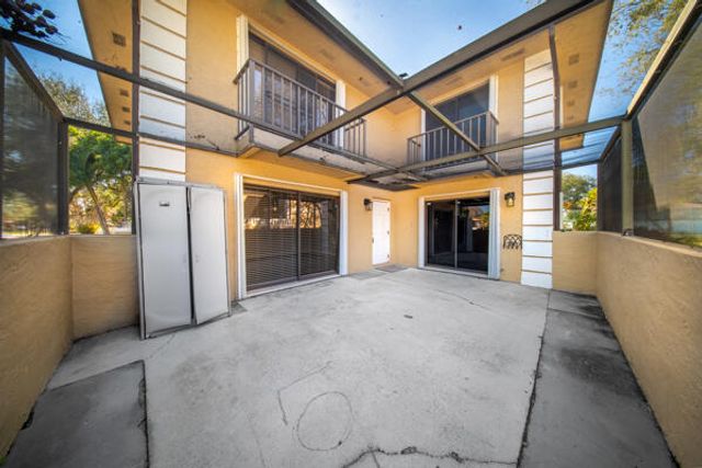 1482 N Lawnwood Circle 31d, Fort Pierce, FL 34950