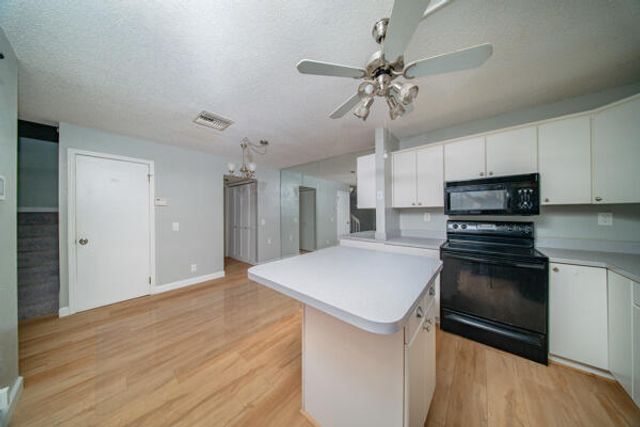 1482 N Lawnwood Circle 31d, Fort Pierce, FL 34950