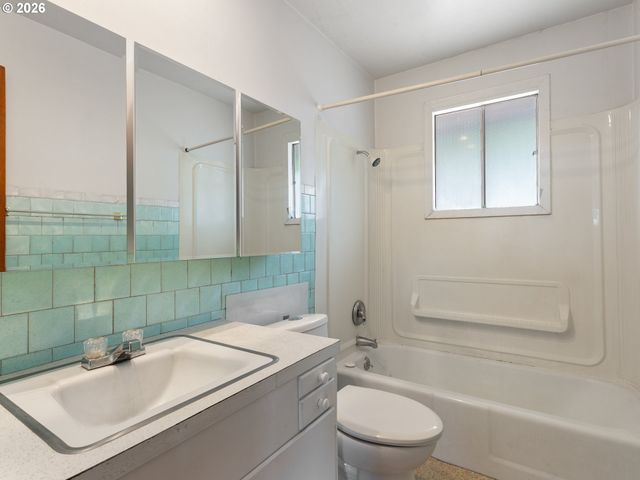 2915 E MCLOUGHLIN Blvd, Vancouver, WA 98661