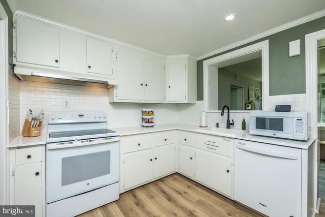 3024 JOSHUA RD, Lafayette Hill, PA 19444