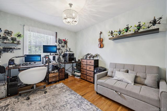 11 Mid Place, Bohemia, NY 11716