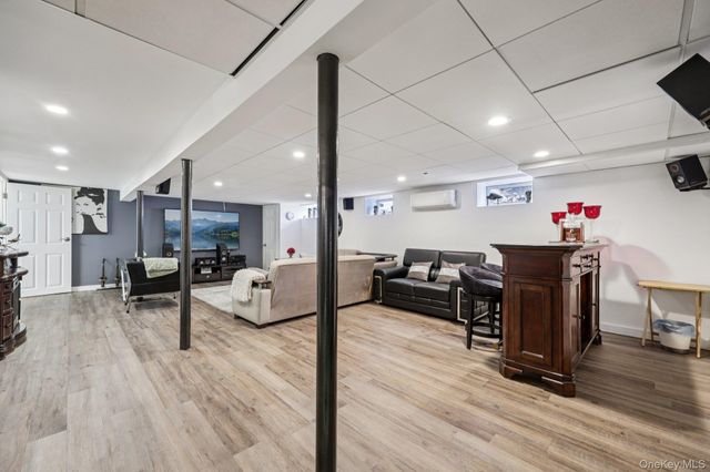 11 Mid Place, Bohemia, NY 11716