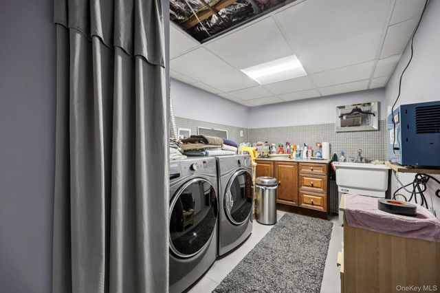 11 Mid Place, Bohemia, NY 11716