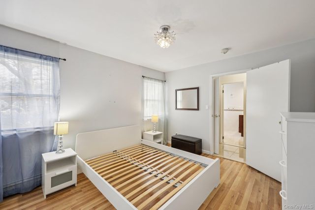 11 Mid Place, Bohemia, NY 11716