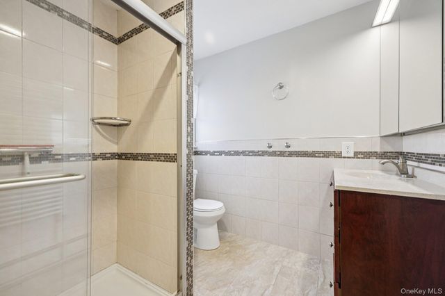 11 Mid Place, Bohemia, NY 11716