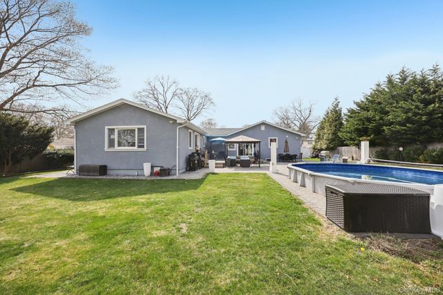 11 Mid Place, Bohemia, NY 11716