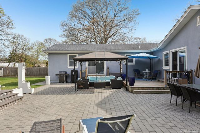 11 Mid Place, Bohemia, NY 11716