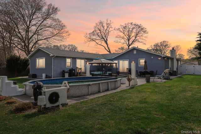 11 Mid Place, Bohemia, NY 11716