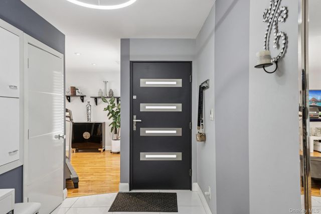 11 Mid Place, Bohemia, NY 11716