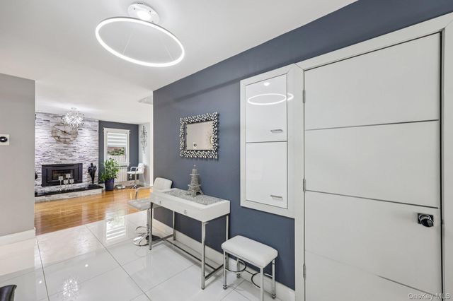 11 Mid Place, Bohemia, NY 11716