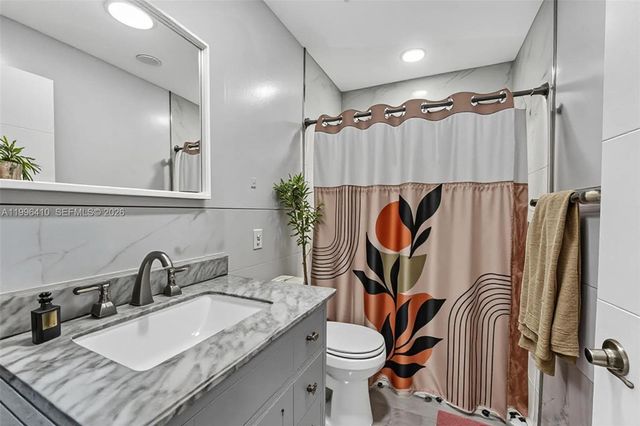 19530 NW 55th Circle Place, Miami Gardens, FL 33055