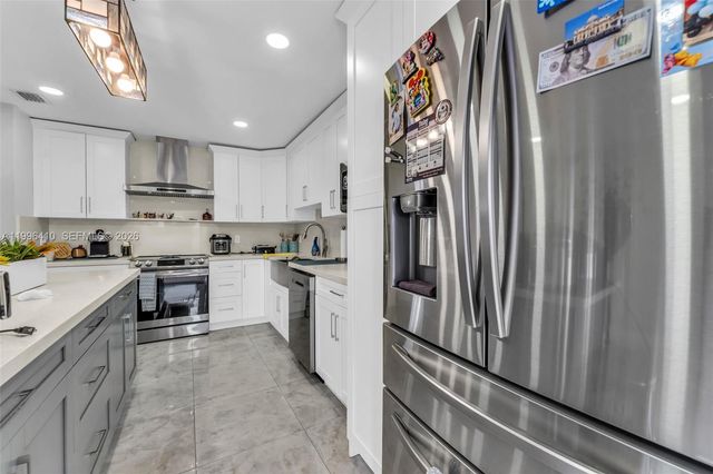 19530 NW 55th Circle Place, Miami Gardens, FL 33055