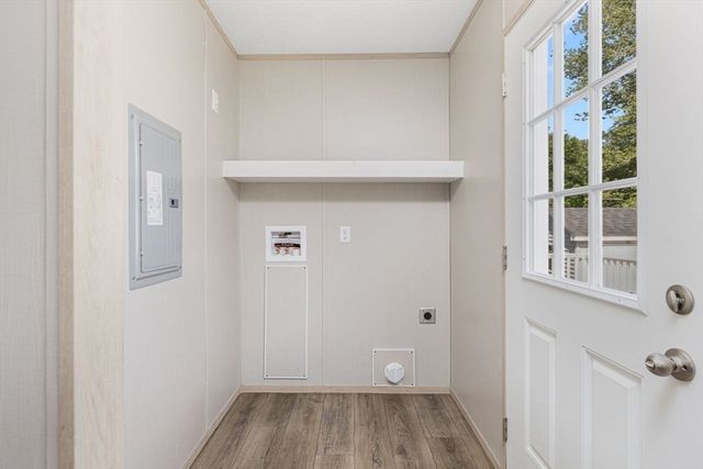 460 Collins 38, Attleboro, MA 02703