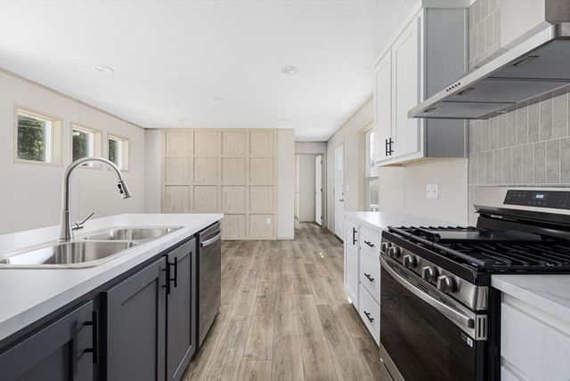 460 Collins 38, Attleboro, MA 02703