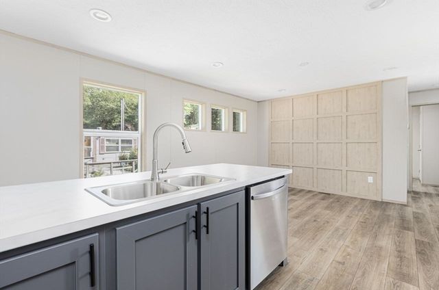 460 Collins 38, Attleboro, MA 02703