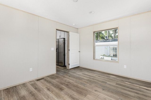 460 Collins 38, Attleboro, MA 02703