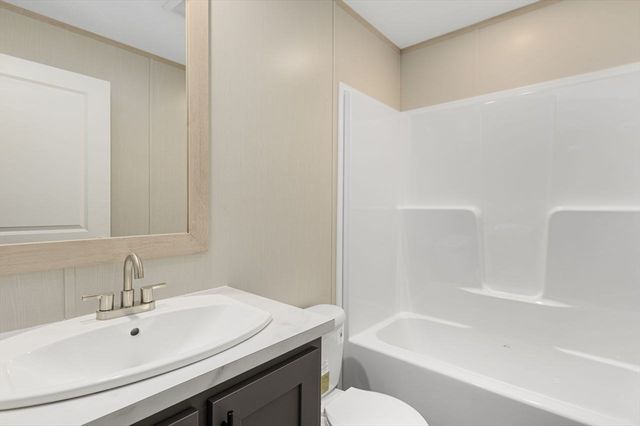 460 Collins 38, Attleboro, MA 02703