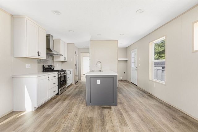 460 Collins 38, Attleboro, MA 02703