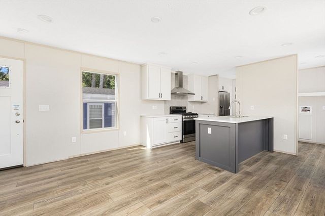 460 Collins 38, Attleboro, MA 02703