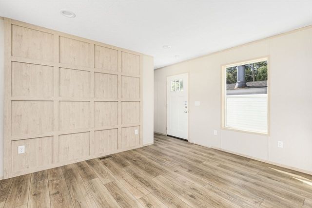 460 Collins 38, Attleboro, MA 02703