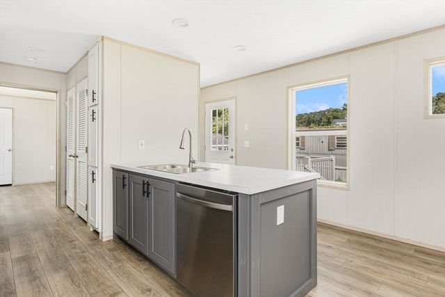 460 Collins 38, Attleboro, MA 02703