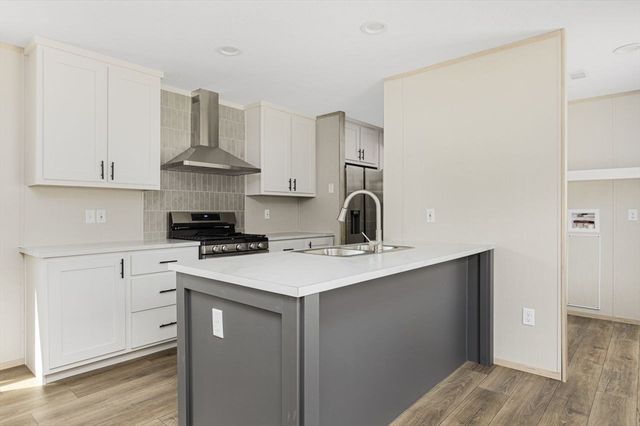 460 Collins 38, Attleboro, MA 02703