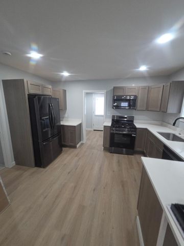 20925 Ridgemont Road, Harper Woods, MI 48225