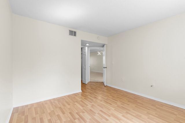 7850 NW 6th Street 104, Pembroke Pines, FL 33024